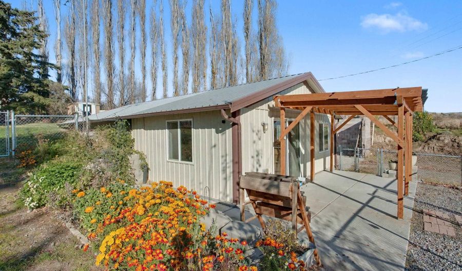 29204 W Orcutt, Benton City, WA 99320 - 1 Beds, 1 Bath