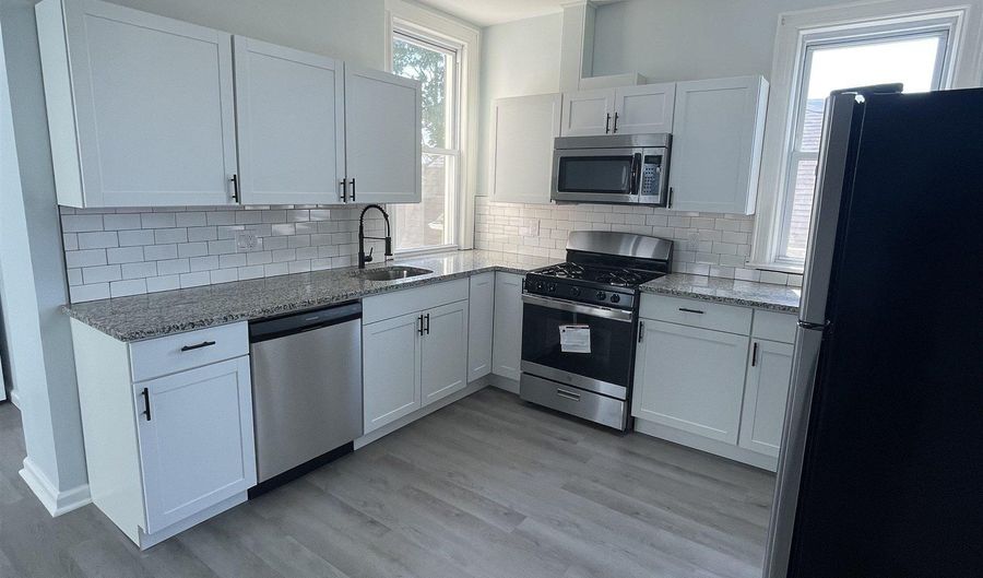 27 E 46TH St 3, Bayonne, NJ 07002 - 2 Beds, 1 Bath
