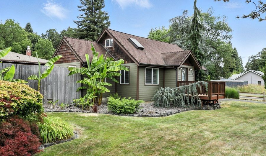 16510 SE GORDON St, Milwaukie, OR 97267 - 3 Beds, 2 Bath