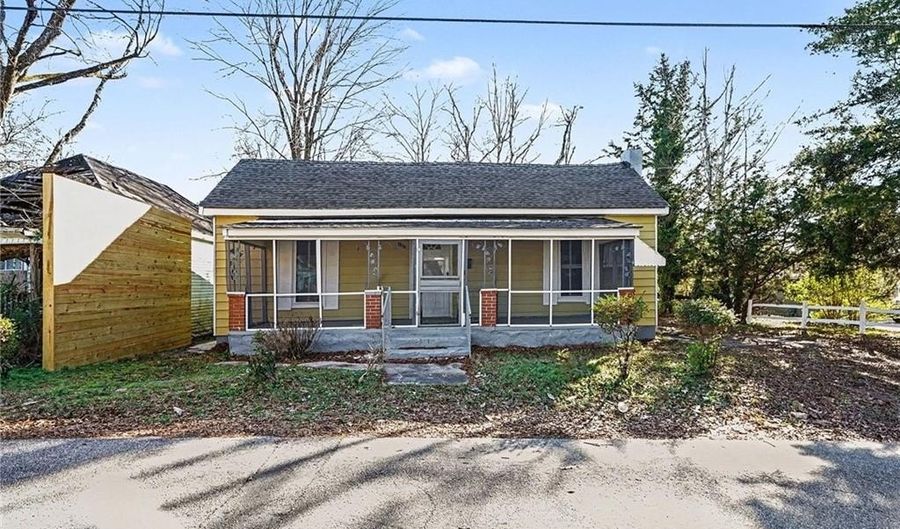 107 1st St, Barnesville, GA 30204 - 3 Beds, 1 Bath