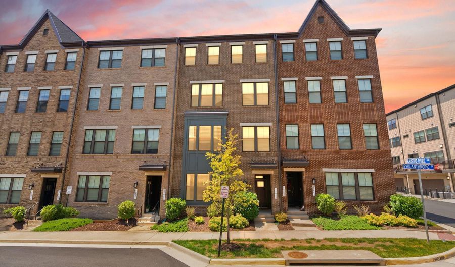 22485 PHILANTHROPIC Dr, Ashburn, VA 20148 - 3 Beds, 3 Bath