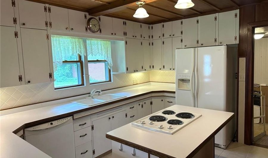 58454 220th St, Austin, MN 55933 - 2 Beds, 1 Bath