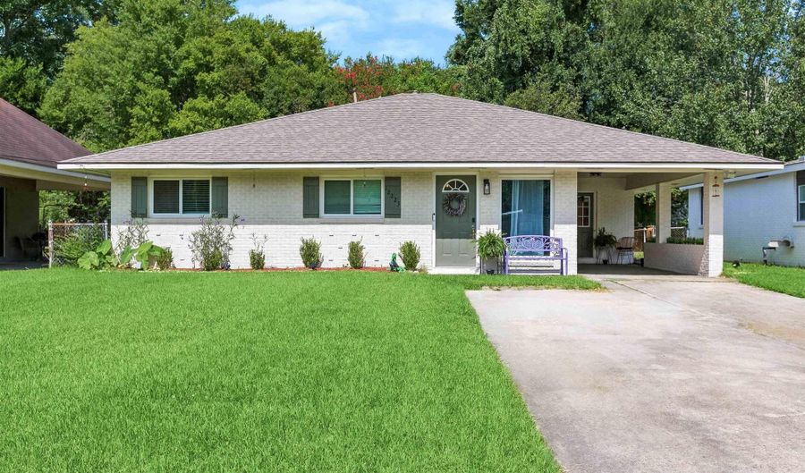 12223 Palmyra Dr, Baton Rouge, LA 70807 - 3 Beds, 2 Bath