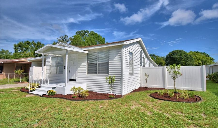 105 ROSE St, Auburndale, FL 33823 - 2 Beds, 1 Bath