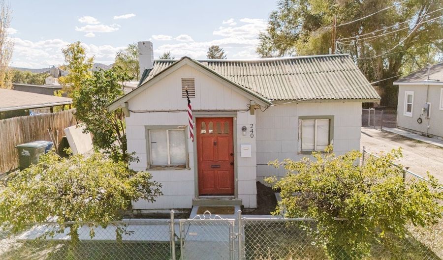 240 S 1st St, Elko, NV 89801 - 2 Beds, 1 Bath