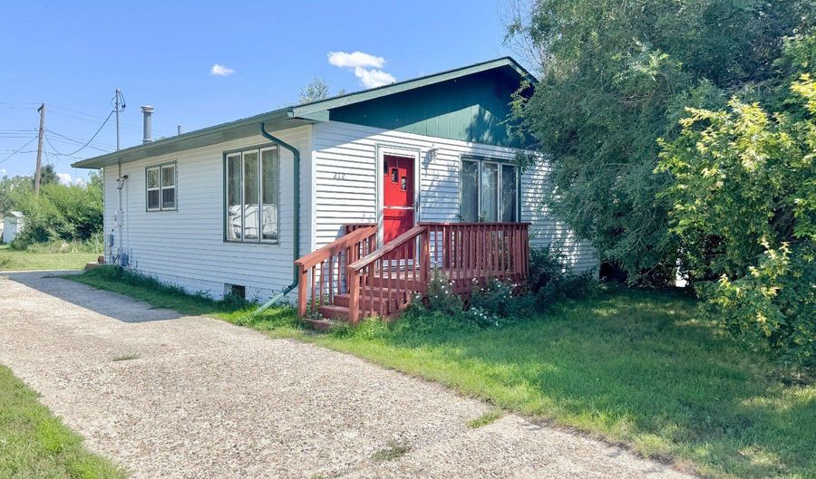 212 7th Ave NW, Bowman, ND 58623 - 2 Beds, 2 Bath