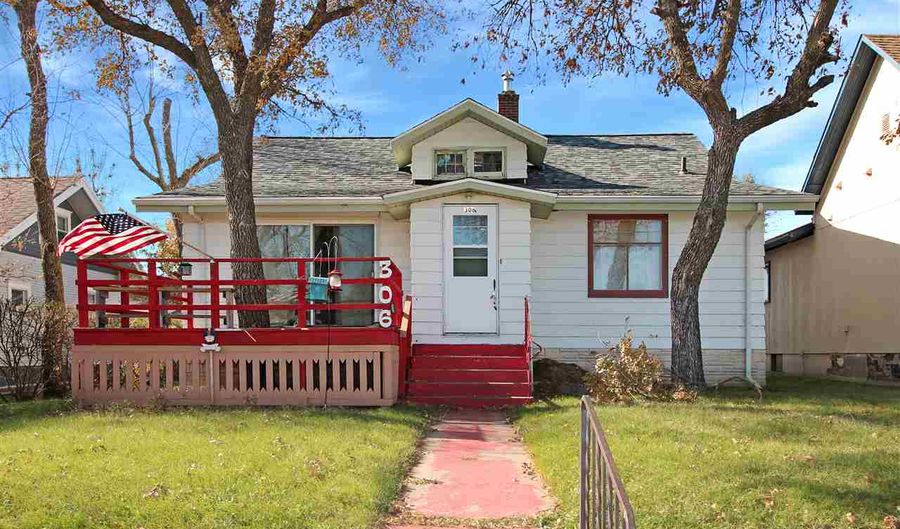 306 S Main, Stanley, ND 58784 - 3 Beds, 2 Bath