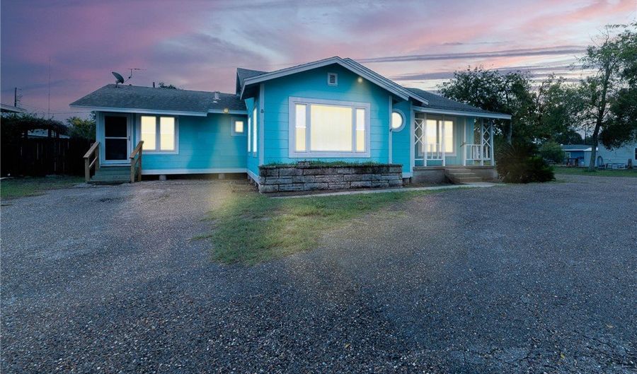325 S Saunders St S, Aransas Pass, TX 78336 - 5 Beds, 3 Bath