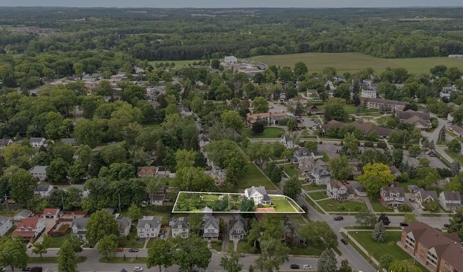 819 Center St, Ashland, OH 44805 - 4 Beds, 4 Bath