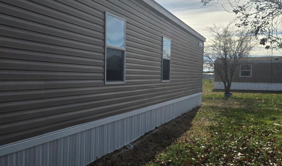 1600 S ENGLE St LOT 94, Aurora, MO 65605 - 2 Beds, 2 Bath