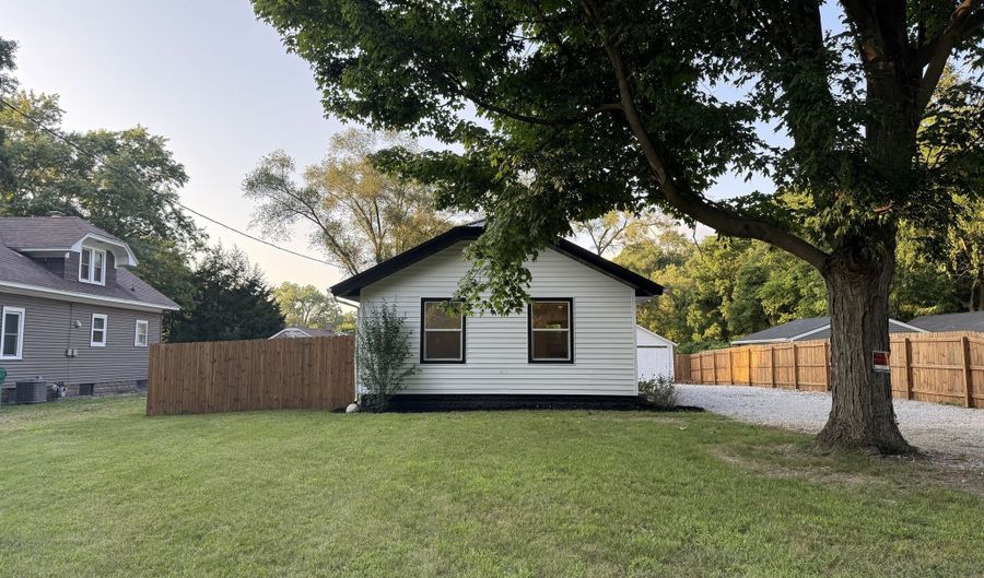 19977 Brick Rd, South Bend, IN 46637 - 2 Beds, 1 Bath