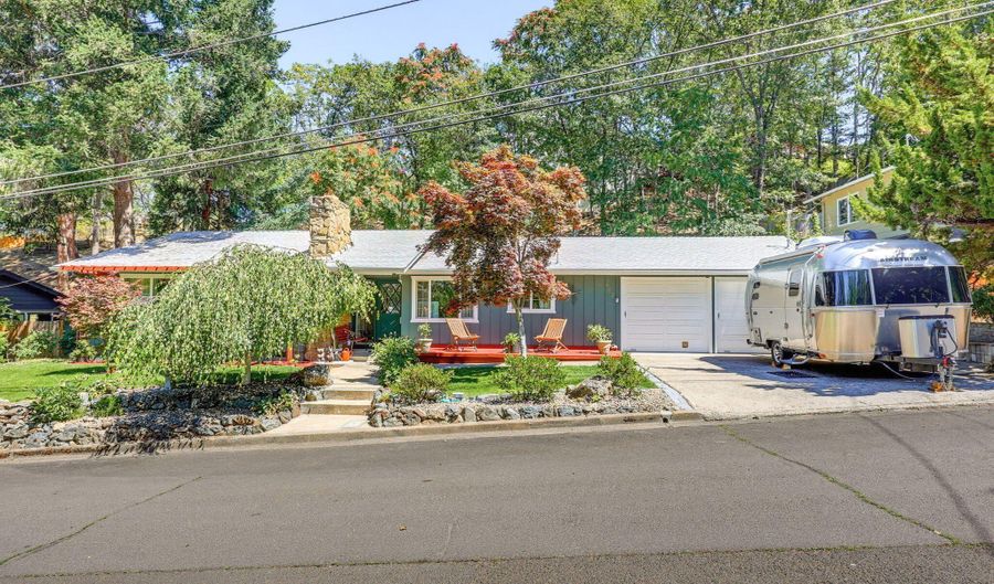 492 Herbert St, Ashland, OR 97520 - 3 Beds, 2 Bath