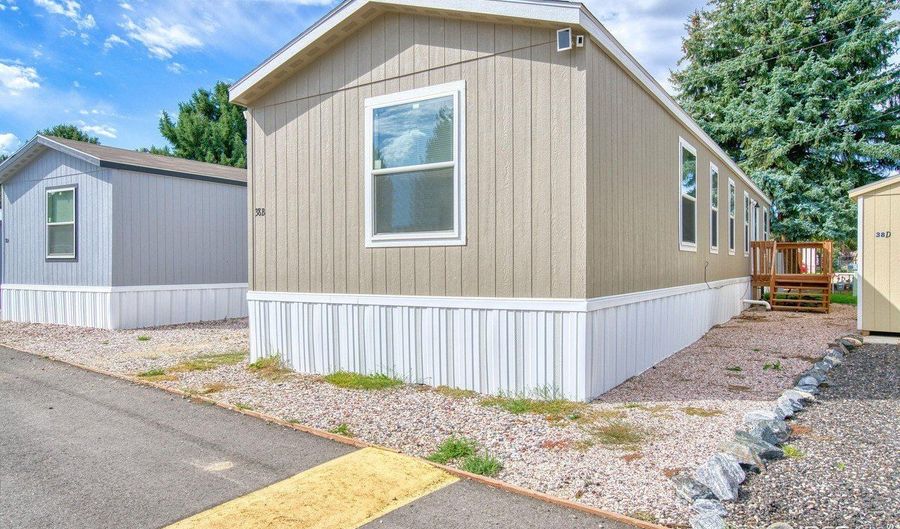 230 N 2nd St 38B, Berthoud, CO 80513 - 3 Beds, 2 Bath