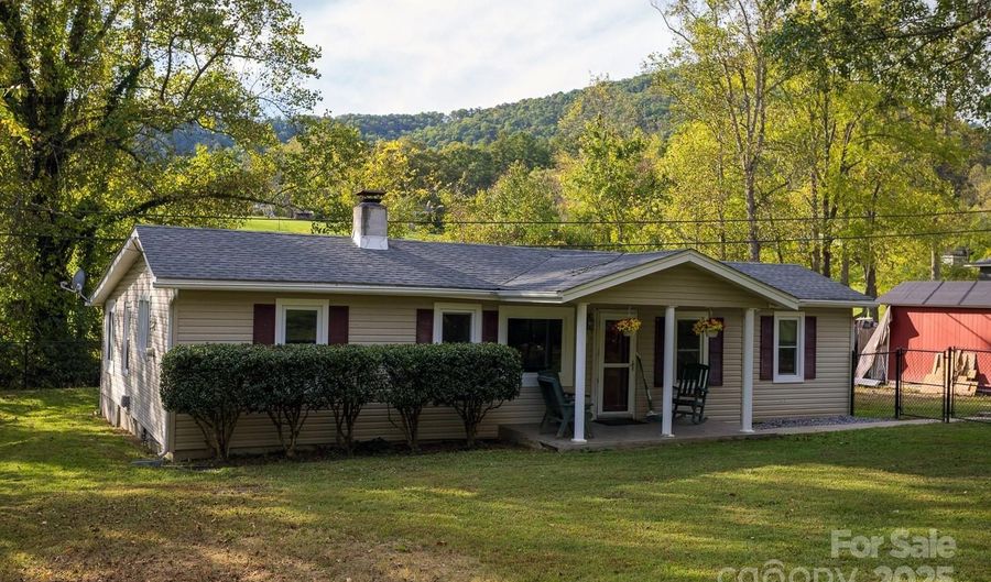 948 Riceville Rd, Asheville, NC 28805 - 2 Beds, 1 Bath