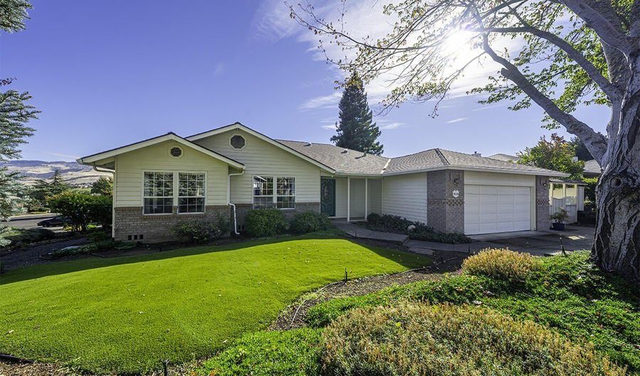 938 Cypress Point Loop, Ashland, OR 97520 - 3 Beds, 2 Bath