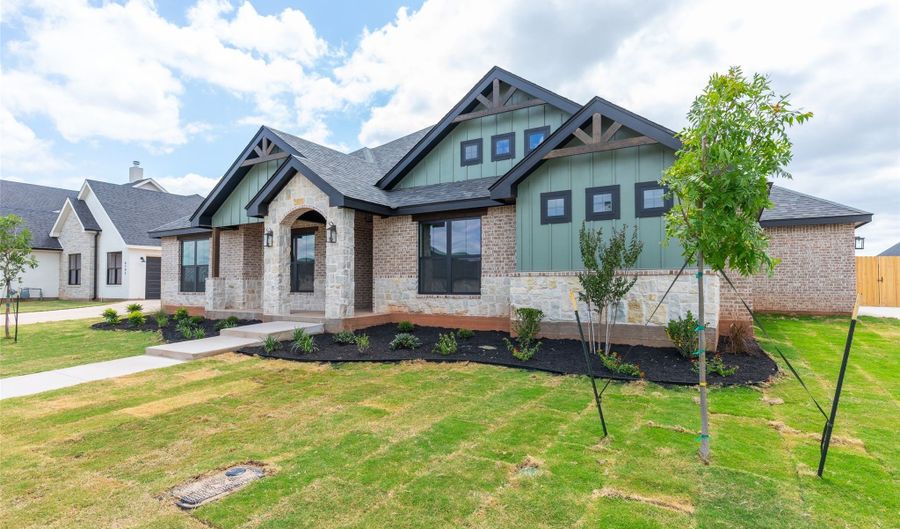 6734 Horse Head Xing, Abilene, TX 79606 - 4 Beds, 3 Bath