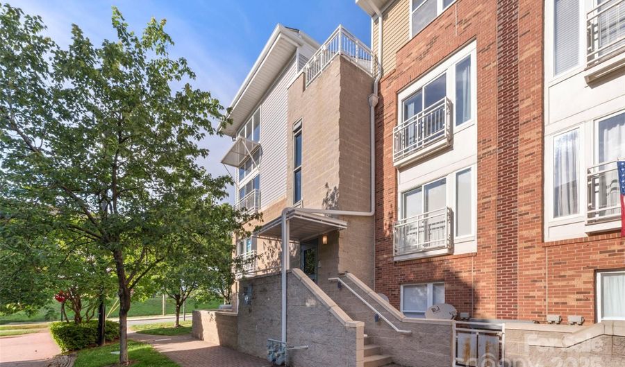 511 Donatello Ave, Charlotte, NC 28205 - 2 Beds, 3 Bath