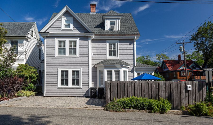 11 Roberts Ave, Bar Harbor, ME 04609 - 5 Beds, 3 Bath