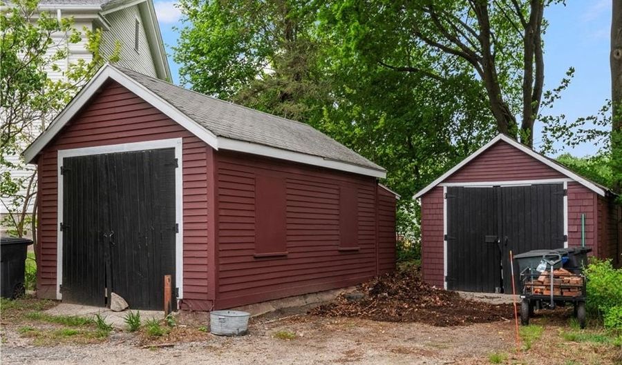 16 School St, North Smithfield, RI 02896 - 6 Beds, 3 Bath