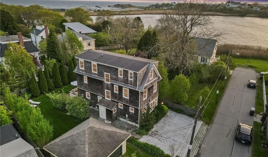 9 Casey Ct, Newport, RI 02840 - 4 Beds, 5 Bath