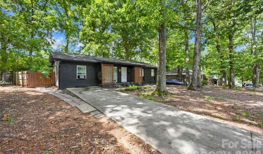 4508 Ivanhoe Pl, Charlotte, NC 28205 - 4 Beds, 3 Bath