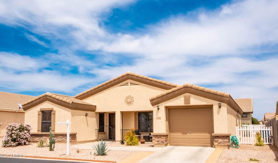 2101 S MERIDIAN Rd 176, Apache Junction, AZ 85120 - 3 Beds, 2 Bath