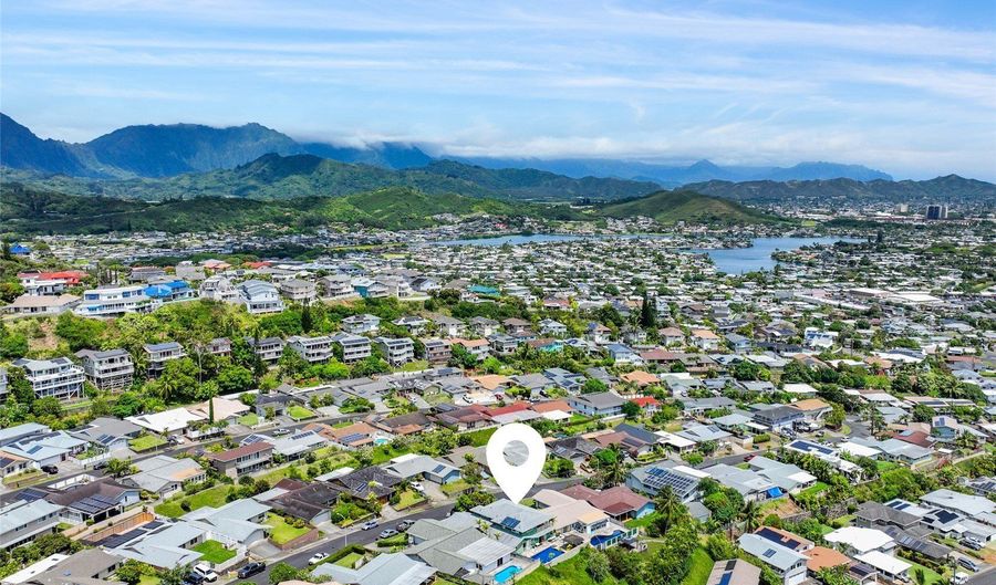 1315 Onioni St, Kailua, HI 96734 - 6 Beds, 4 Bath