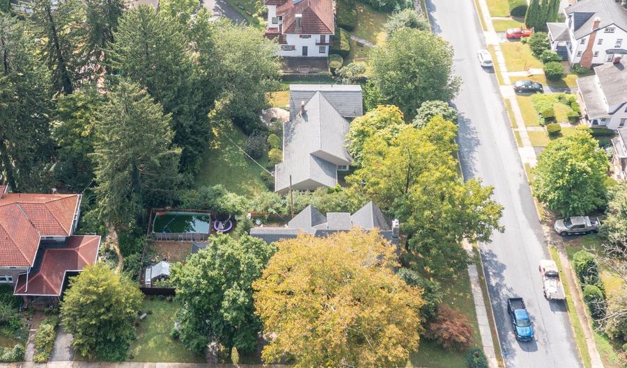 601 BRIGHTON Ave, Reading, PA 19606 - 5 Beds, 3 Bath