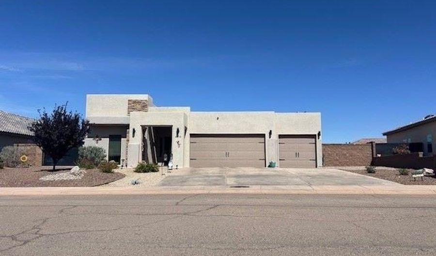 3435 Red Arroyo Dr, Alamogordo, NM 88310 - 4 Beds, 2 Bath