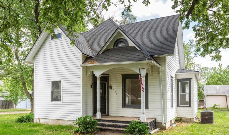 425 W Eagle St, Arlington, NE 68002 - 4 Beds, 2 Bath