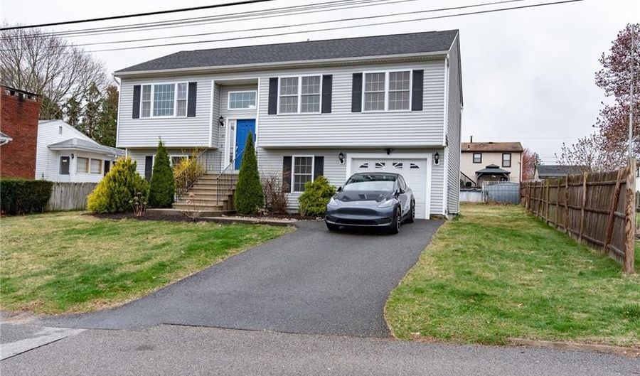 10 Flanders St, Johnston, RI 02919 - 3 Beds, 3 Bath