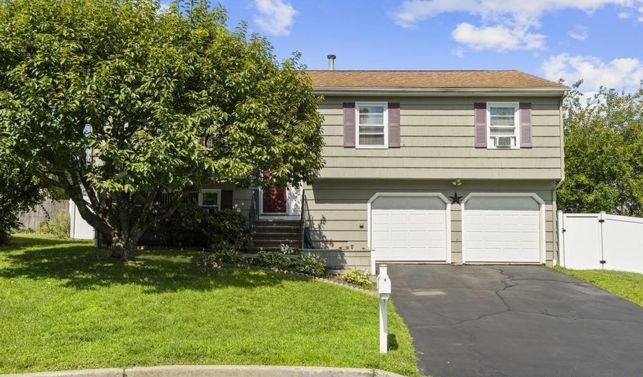 148 Wilcox St, Bridgeport, CT 06606 - 3 Beds, 3 Bath