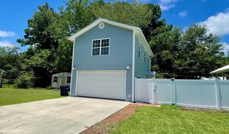 148 20th Ave, Apalachicola, FL 32320 - 0 Beds, 1 Bath