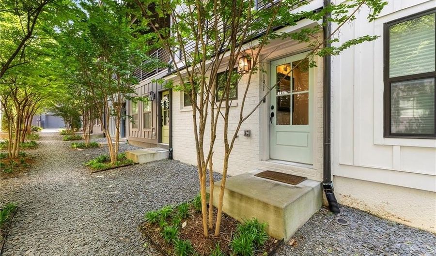 191 Chestnut Cir, Atlanta, GA 30342 - 2 Beds, 2 Bath