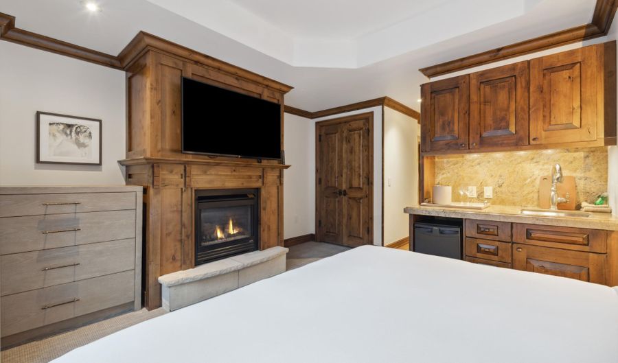 400 E Dean St 43 Weeks 51/52, Aspen, CO 81611 - 3 Beds, 3 Bath