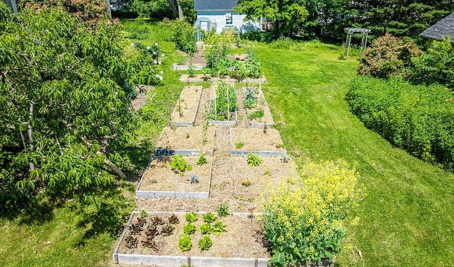 21 Elm St, Belfast, ME 04915 - 3 Beds, 2 Bath