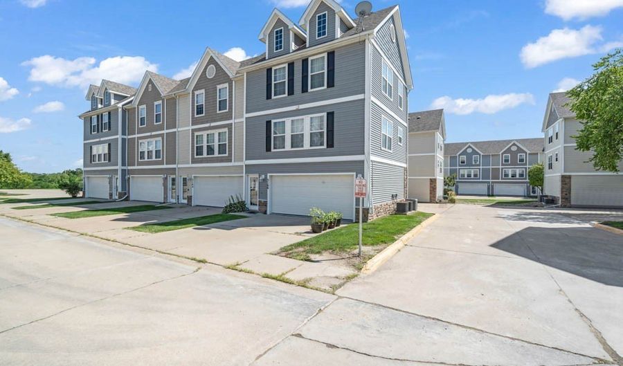 3166 SW Arlan Ln, Ankeny, IA 50023 - 2 Beds, 2 Bath