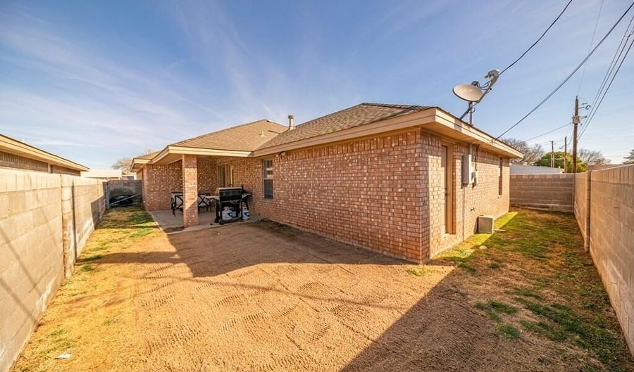 916 B Bronstad Dr, Andrews, TX 79714 - 4 Beds, 2 Bath