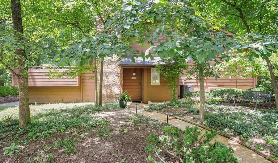 1529 Autumn Leaf Dr, Ballwin, MO 63021 - 3 Beds, 3 Bath
