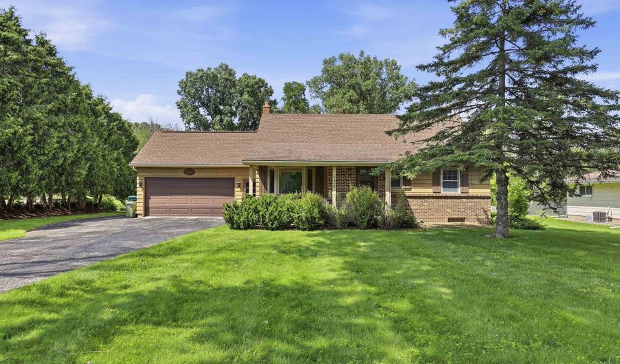 5400 LONG Ct, Appleton, WI 54914 - 3 Beds, 2 Bath