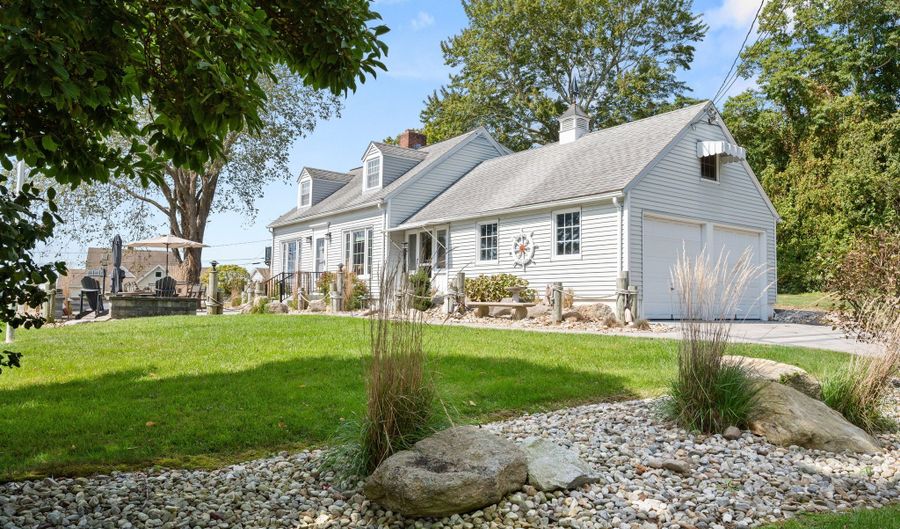 10 Hilltop Rd, East Lyme, CT 06357 - 3 Beds, 2 Bath