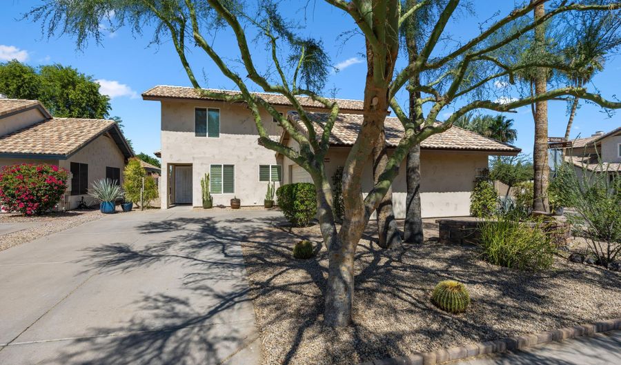 444 S MEADOWS Dr, Chandler, AZ 85224 - 3 Beds, 3 Bath