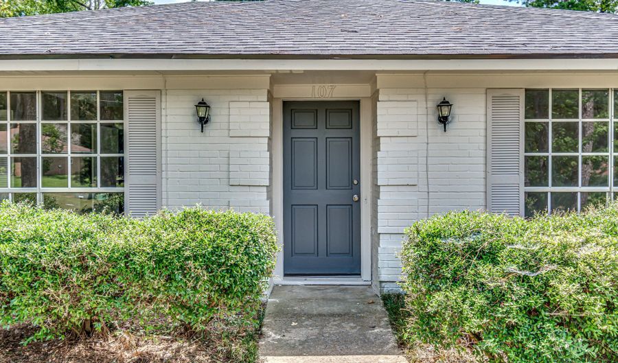 107 Woodgate Dr, Brandon, MS 39042 - 4 Beds, 2 Bath