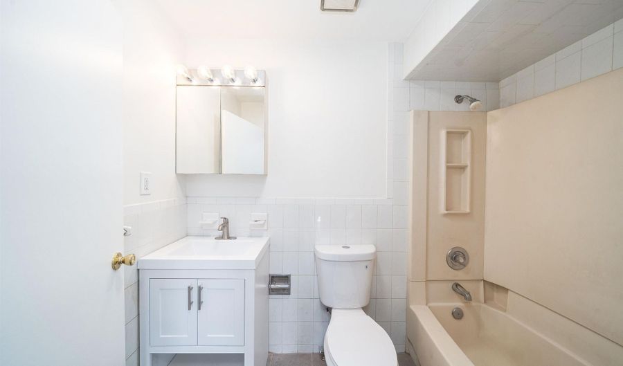 43 W 9TH St 6, Bayonne, NJ 07002 - 1 Beds, 1 Bath