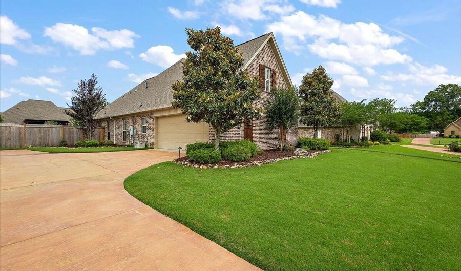 822 Osagian Cir, Brandon, MS 39042 - 4 Beds, 3 Bath