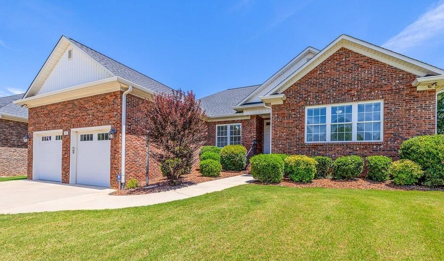 821 E Golden View Ln, Boiling Springs, SC 29316 - 3 Beds, 3 Bath