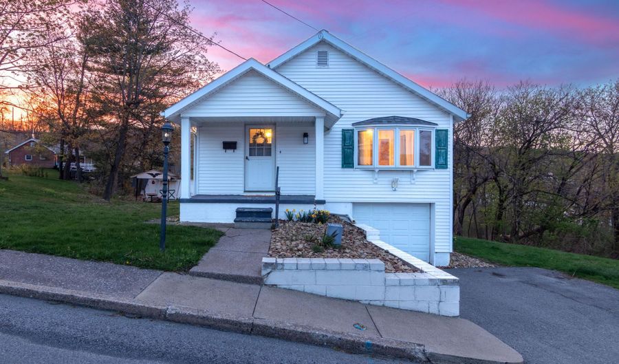 2204 17th Ave, Altoona, PA 16601 - 2 Beds, 2 Bath