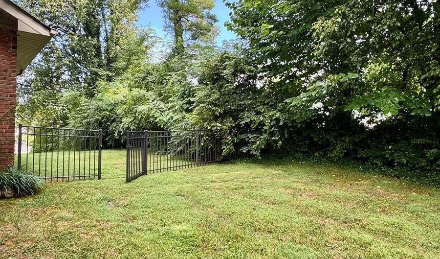 250 E Main St, Algood, TN 38506 - 4 Beds, 2 Bath