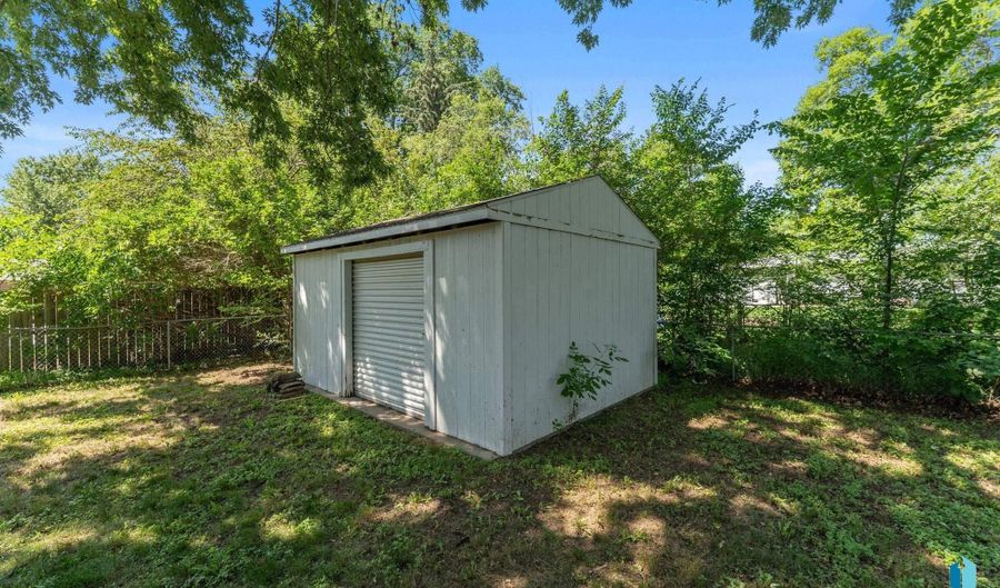 409 S 8th Ave, Brandon, SD 57005 - 4 Beds, 2 Bath