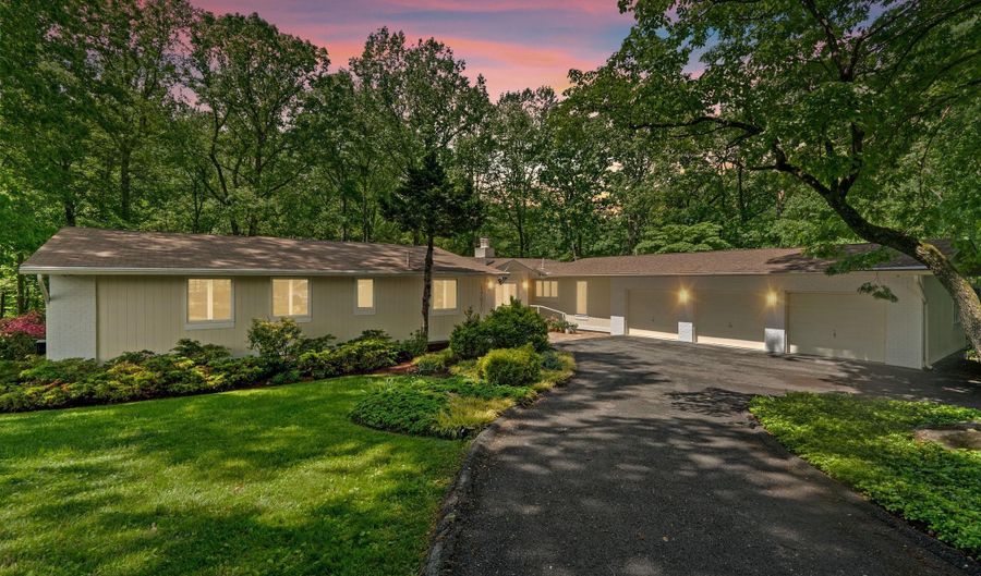17810 POND Rd, Ashton, MD 20861 - 5 Beds, 3 Bath